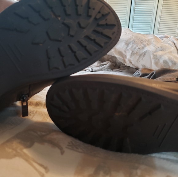 Boots - Picture 3 of 4